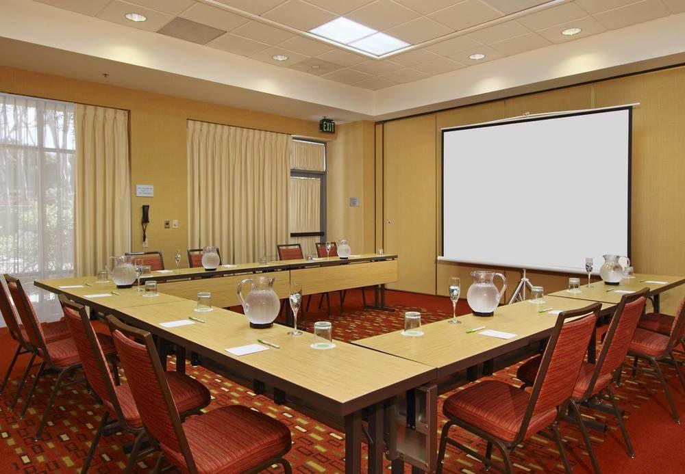 Courtyard By Marriott Richmond Berkeley Hotel Bagian luar foto