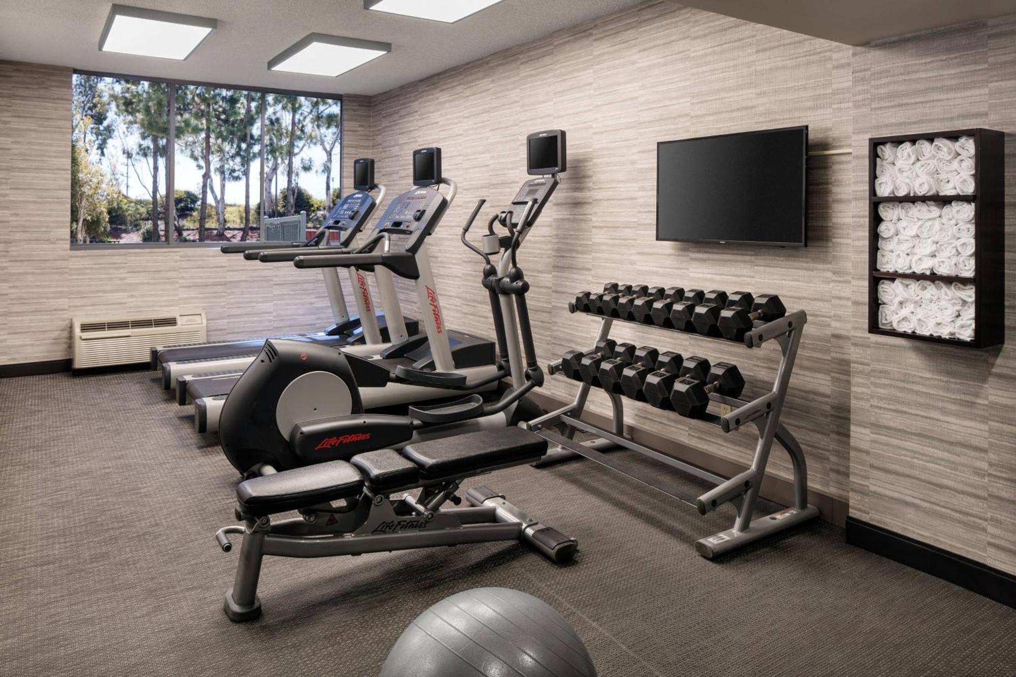 Courtyard By Marriott Richmond Berkeley Hotel Bagian luar foto
