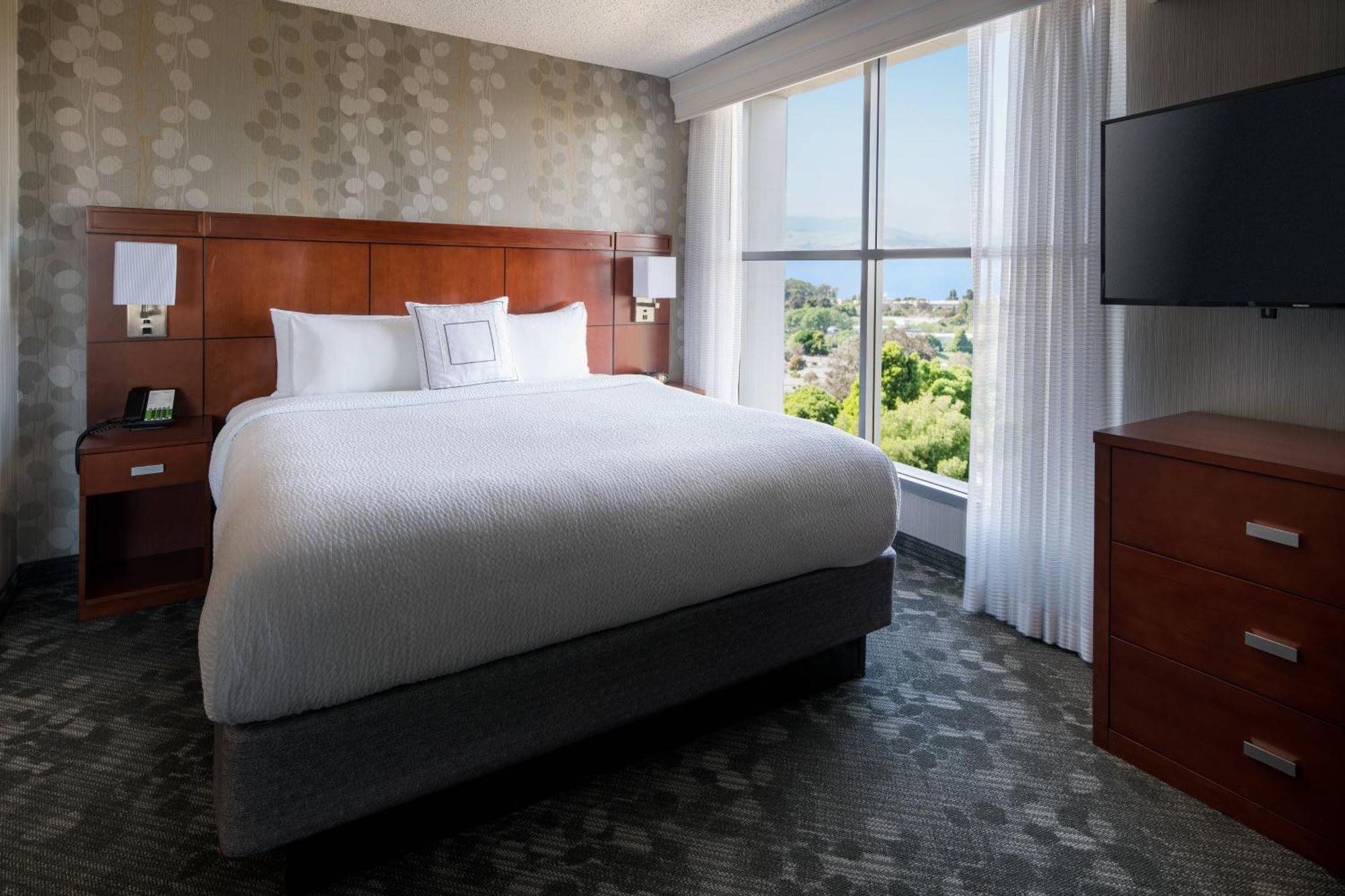 Courtyard By Marriott Richmond Berkeley Hotel Bagian luar foto