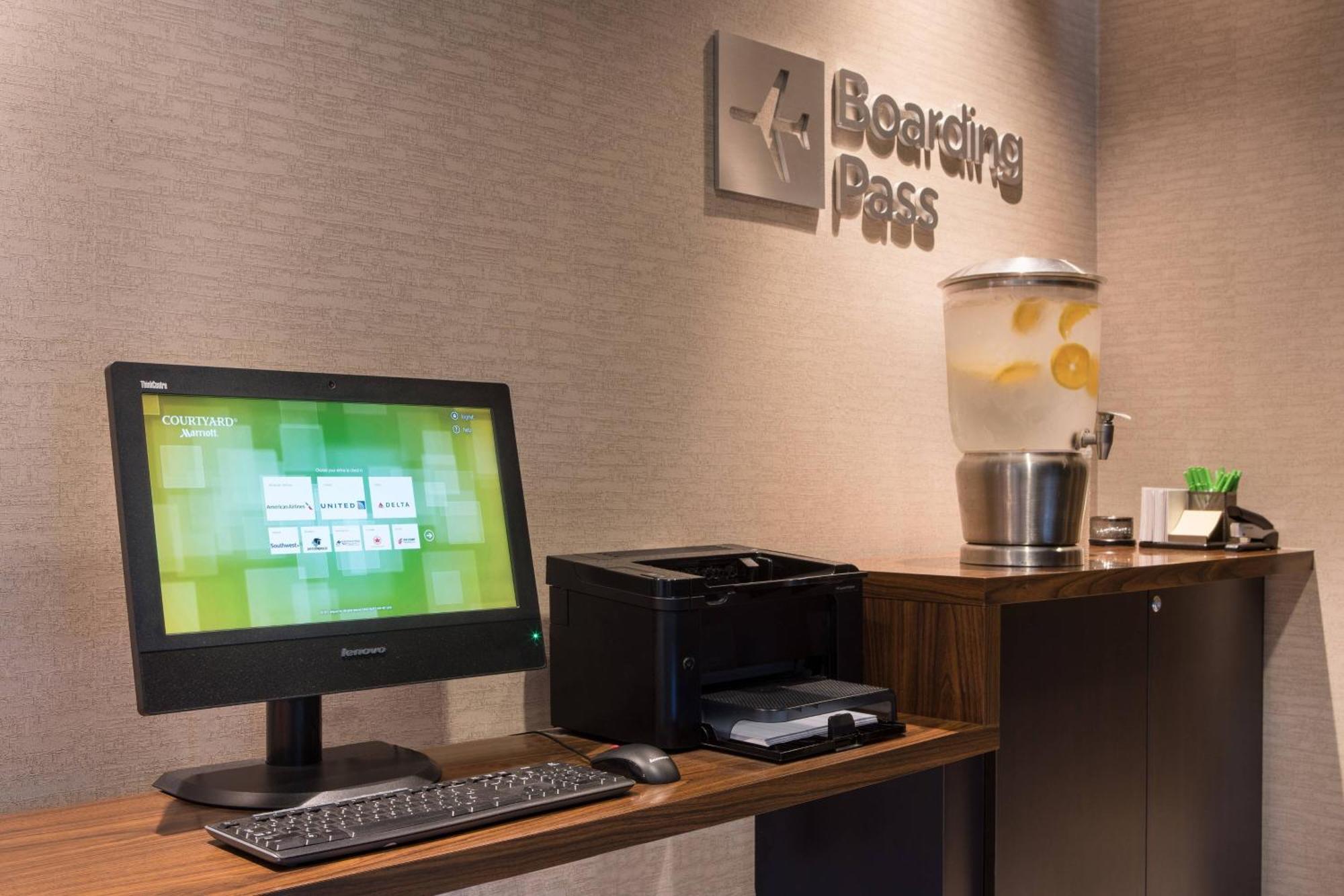 Courtyard By Marriott Richmond Berkeley Hotel Bagian luar foto