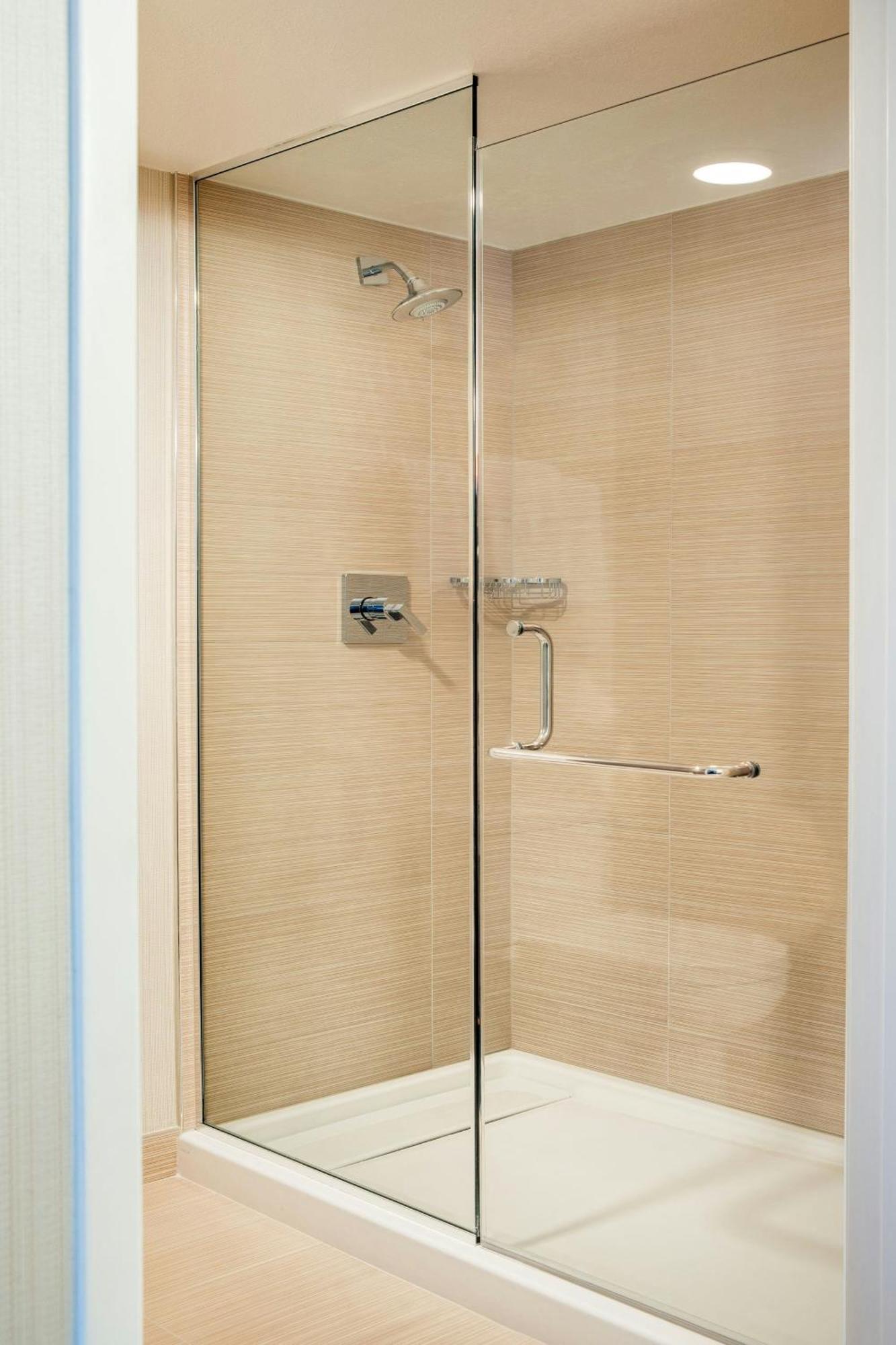 Courtyard By Marriott Richmond Berkeley Hotel Bagian luar foto