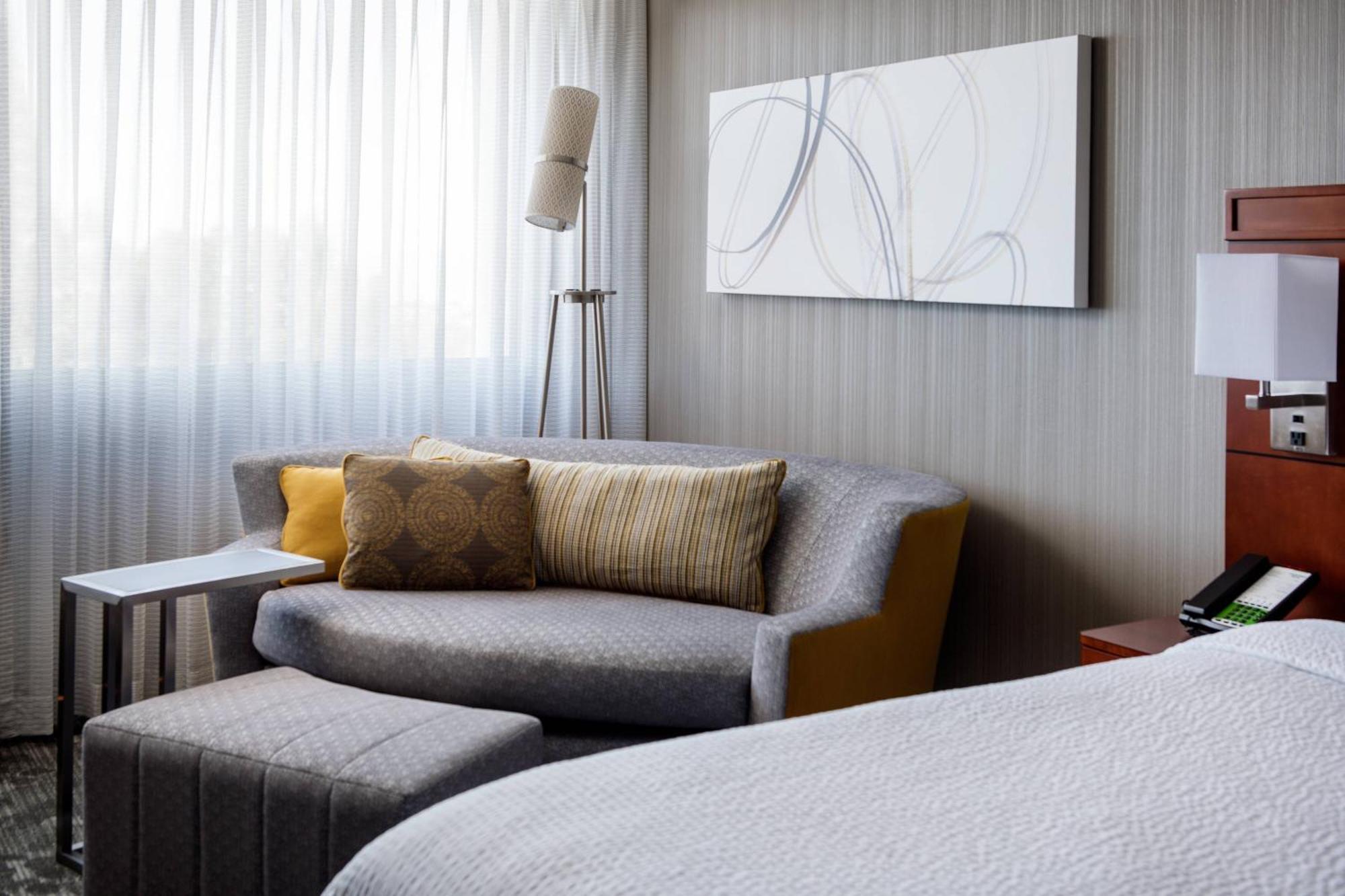 Courtyard By Marriott Richmond Berkeley Hotel Bagian luar foto