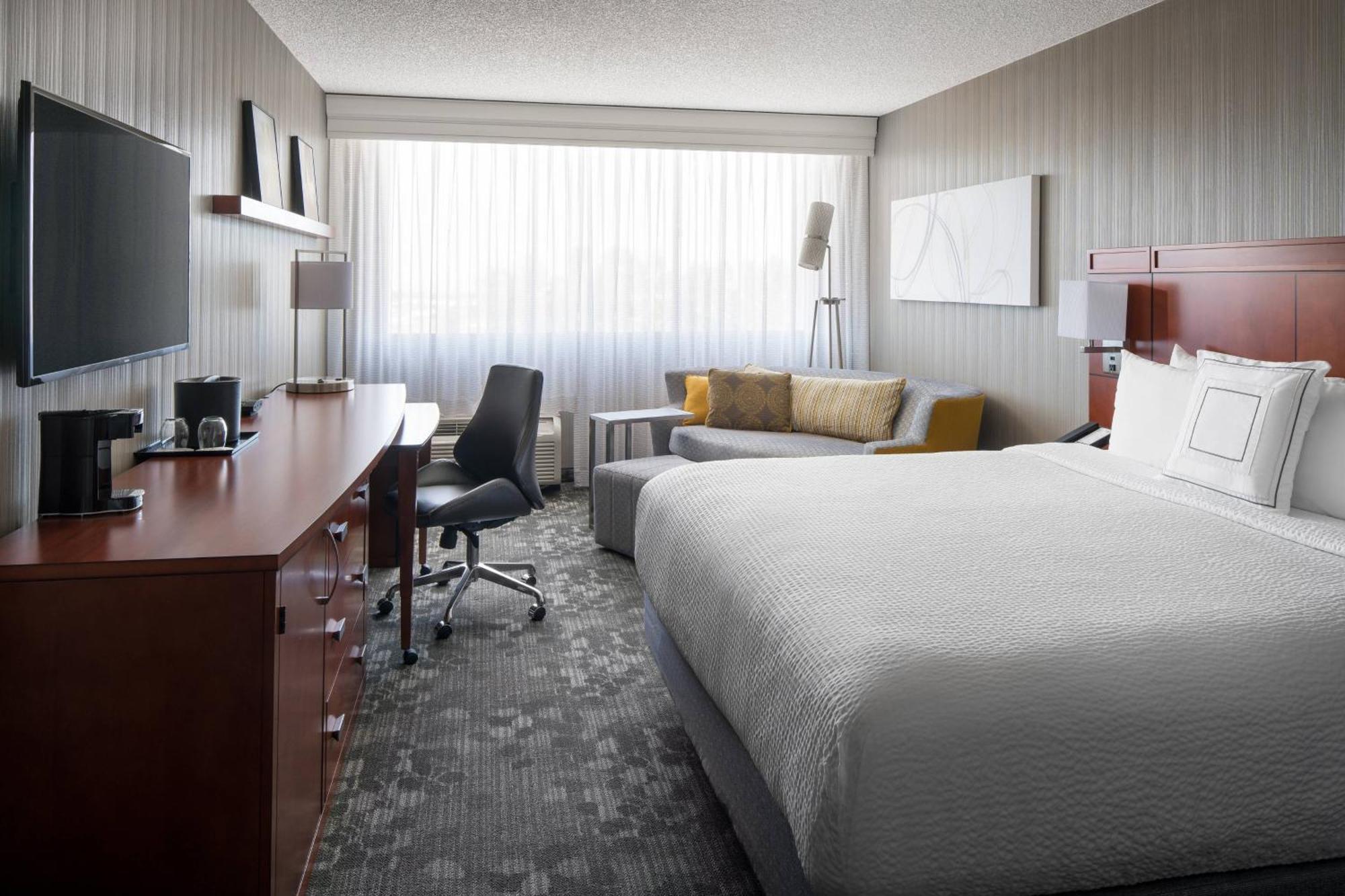 Courtyard By Marriott Richmond Berkeley Hotel Bagian luar foto