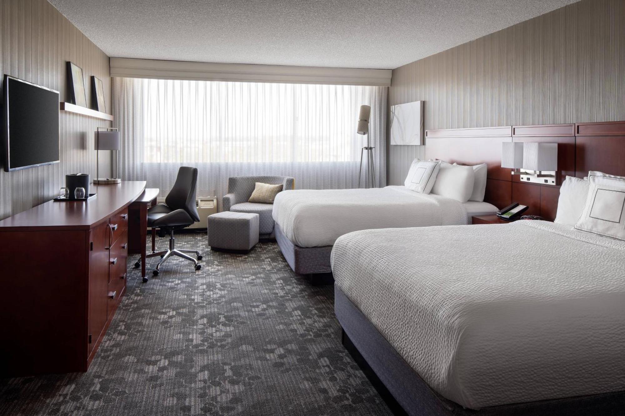 Courtyard By Marriott Richmond Berkeley Hotel Bagian luar foto
