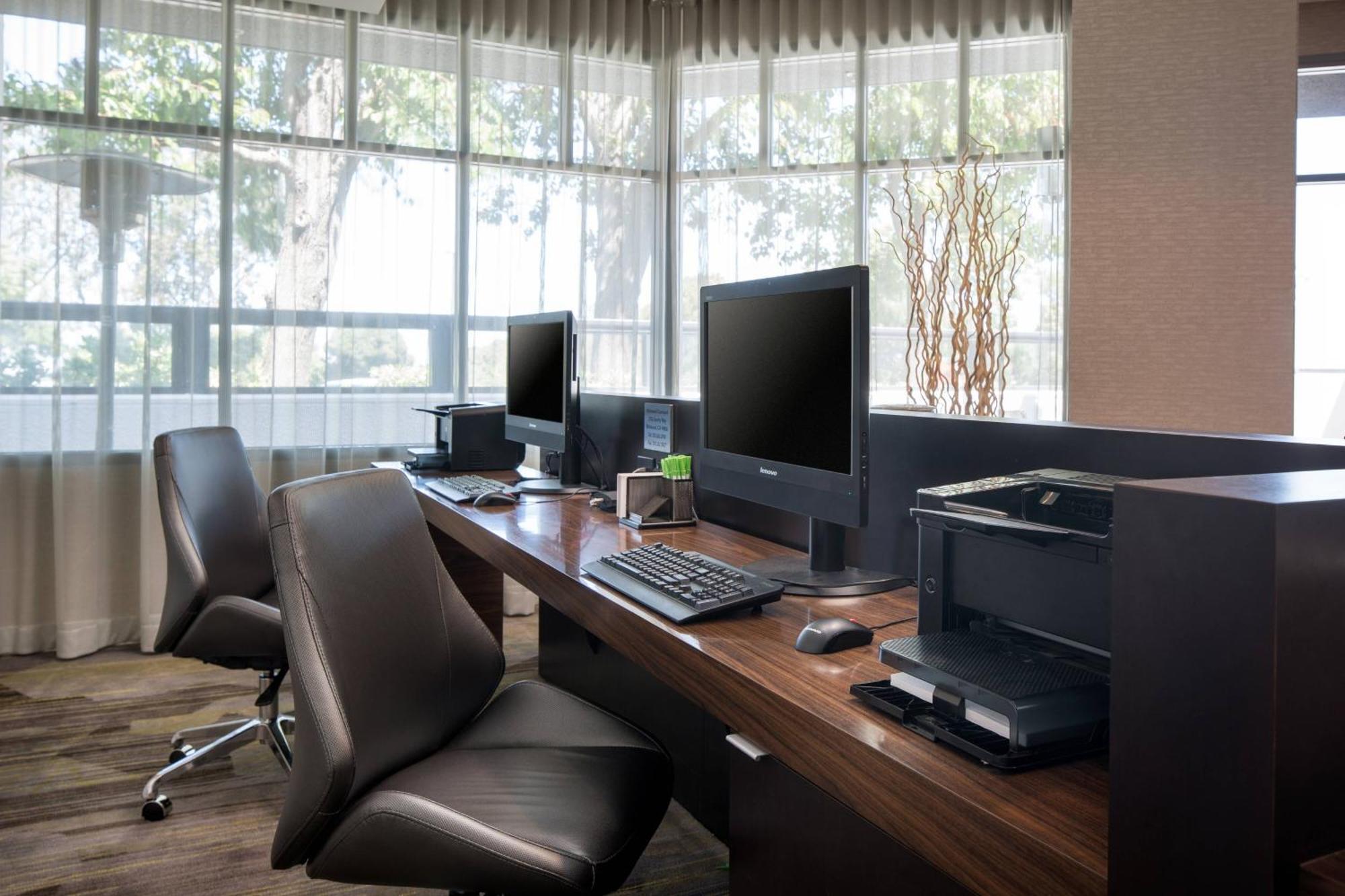 Courtyard By Marriott Richmond Berkeley Hotel Bagian luar foto