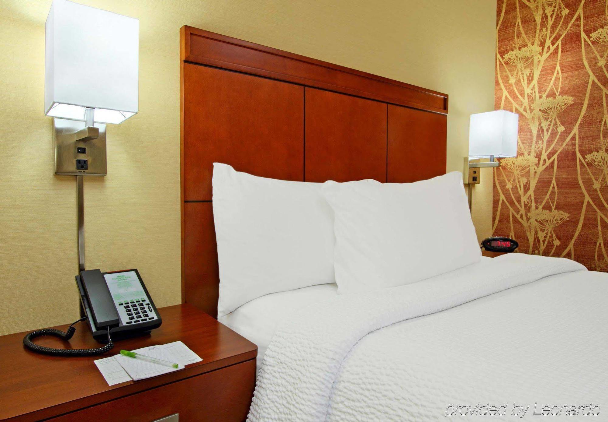 Courtyard By Marriott Richmond Berkeley Hotel Bagian luar foto