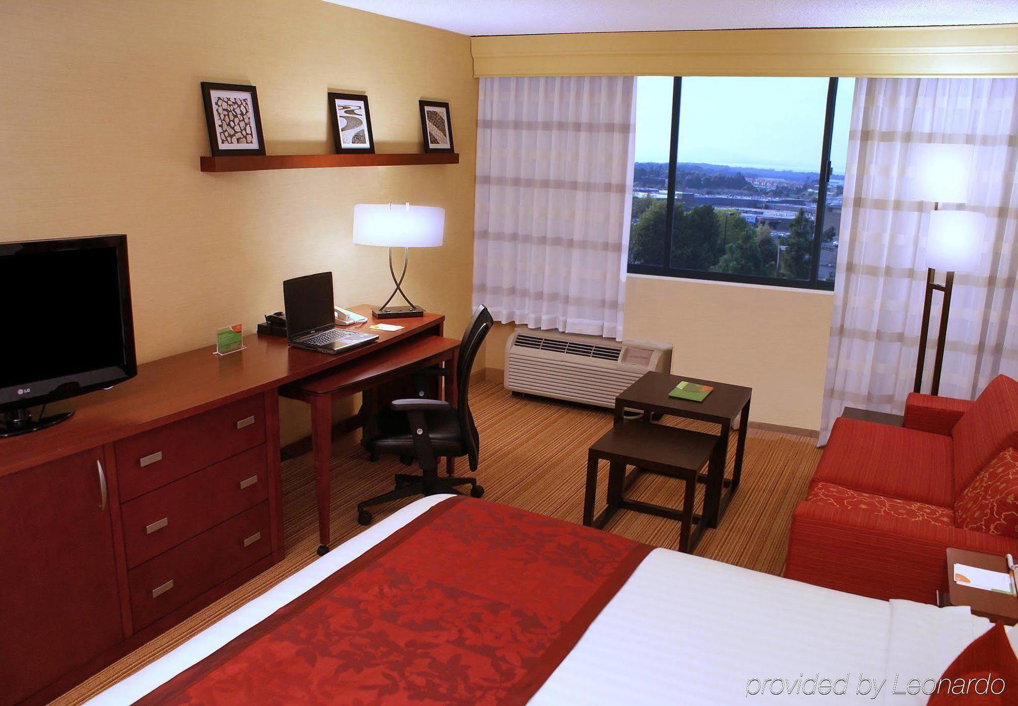 Courtyard By Marriott Richmond Berkeley Hotel Bagian luar foto