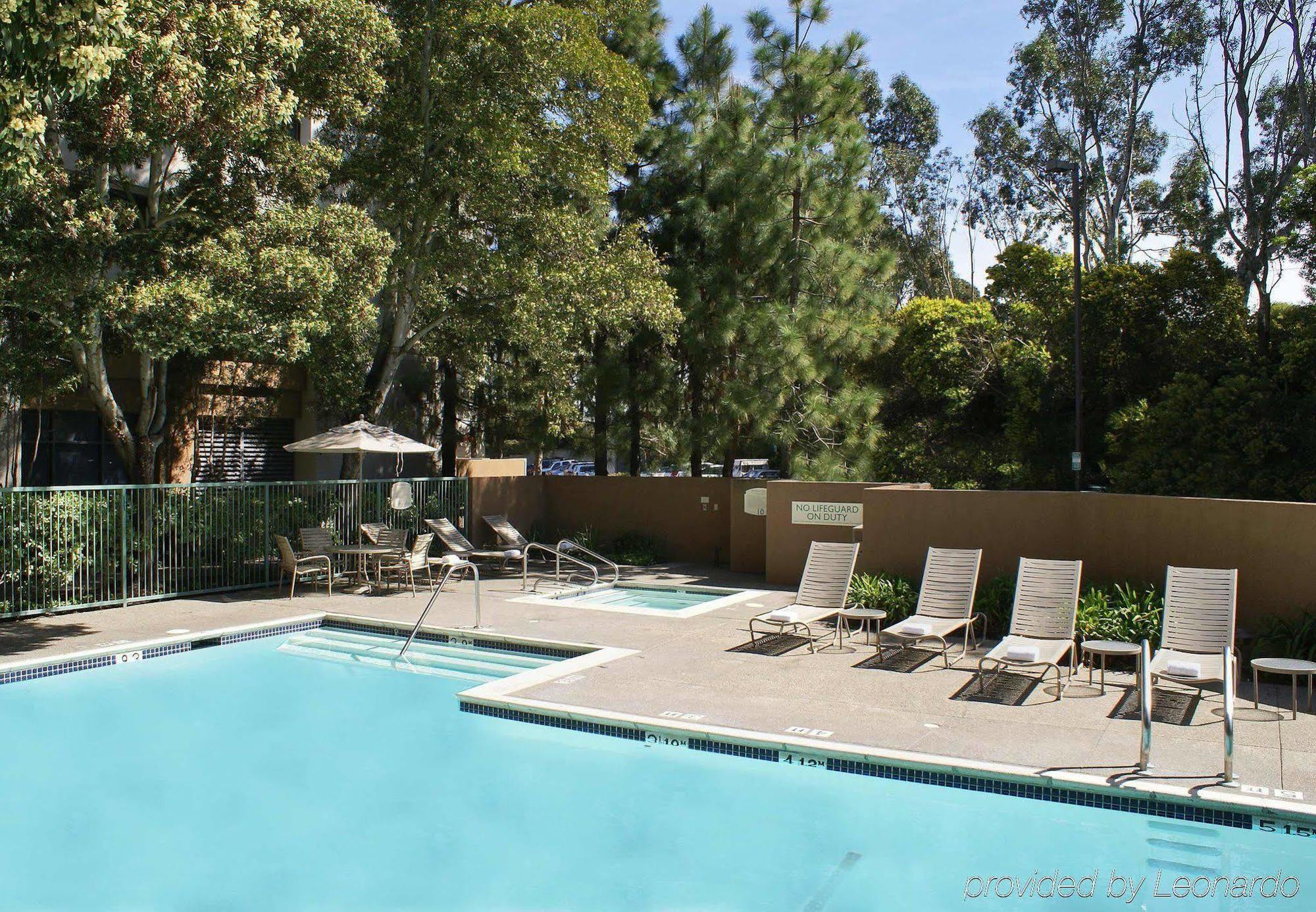 Courtyard By Marriott Richmond Berkeley Hotel Bagian luar foto