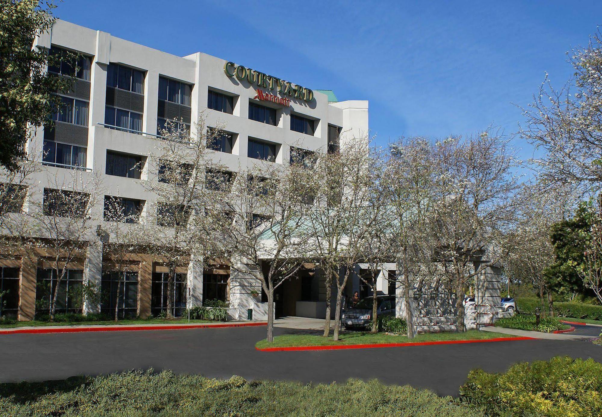 Courtyard By Marriott Richmond Berkeley Hotel Bagian luar foto