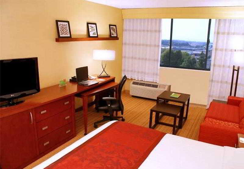 Courtyard By Marriott Richmond Berkeley Hotel Bagian luar foto